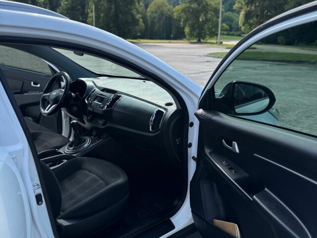 Белый Киа Sportage, объемом двигателя 2 л и пробегом 201 тыс. км за 9000 $, фото 18 на Automoto.ua