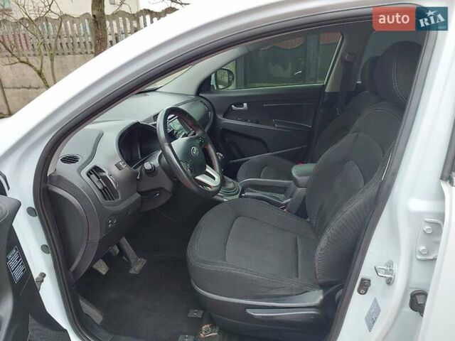 Белый Киа Sportage, объемом двигателя 1.69 л и пробегом 170 тыс. км за 11999 $, фото 5 на Automoto.ua
