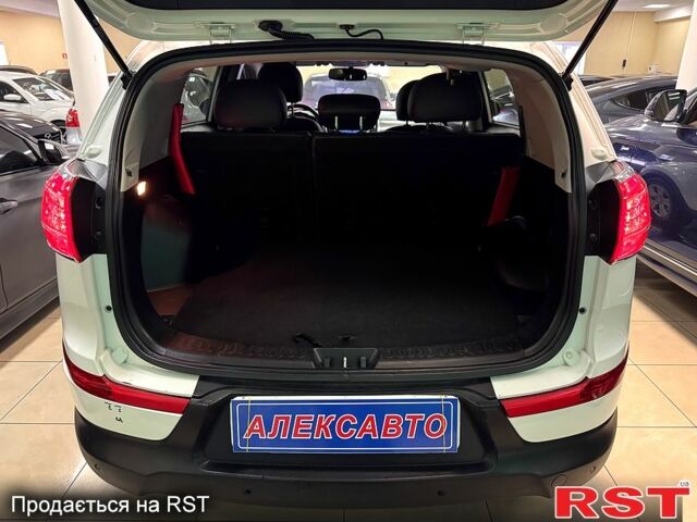 Белый Киа Sportage, объемом двигателя 2.4 л и пробегом 118 тыс. км за 11500 $, фото 4 на Automoto.ua