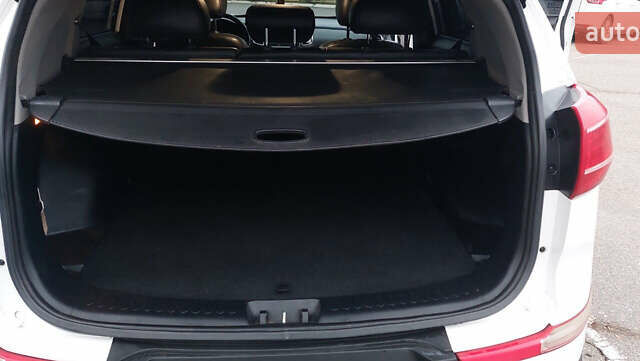 Белый Киа Sportage, объемом двигателя 2 л и пробегом 124 тыс. км за 13500 $, фото 11 на Automoto.ua