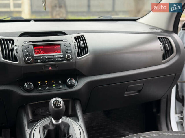 Білий Кіа Sportage, об'ємом двигуна 1.7 л та пробігом 98 тис. км за 13950 $, фото 57 на Automoto.ua