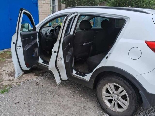 Белый Киа Sportage, объемом двигателя 2 л и пробегом 152 тыс. км за 13150 $, фото 2 на Automoto.ua