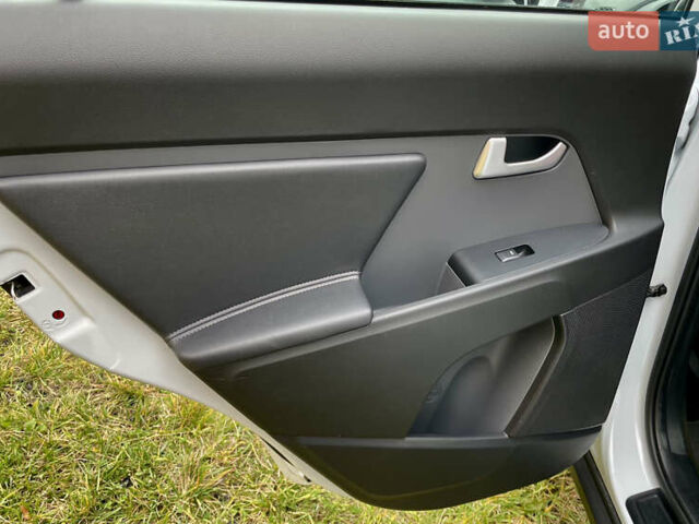 Белый Киа Sportage, объемом двигателя 2 л и пробегом 129 тыс. км за 15900 $, фото 16 на Automoto.ua