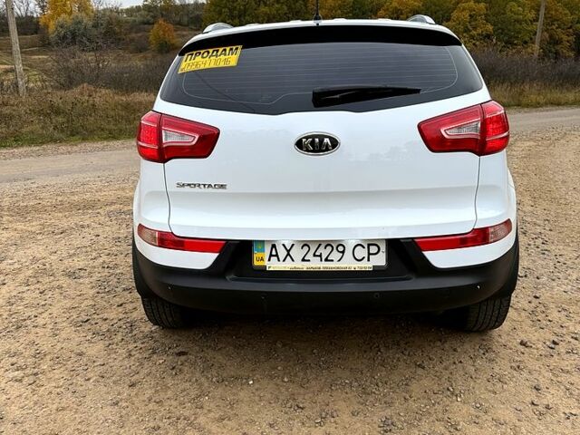 Білий Кіа Sportage, об'ємом двигуна 2 л та пробігом 53 тис. км за 13800 $, фото 5 на Automoto.ua