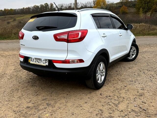 Білий Кіа Sportage, об'ємом двигуна 2 л та пробігом 53 тис. км за 13800 $, фото 4 на Automoto.ua