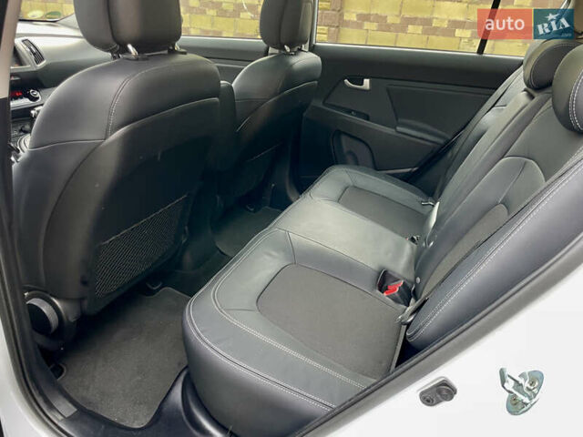 Белый Киа Sportage, объемом двигателя 2 л и пробегом 129 тыс. км за 15900 $, фото 17 на Automoto.ua