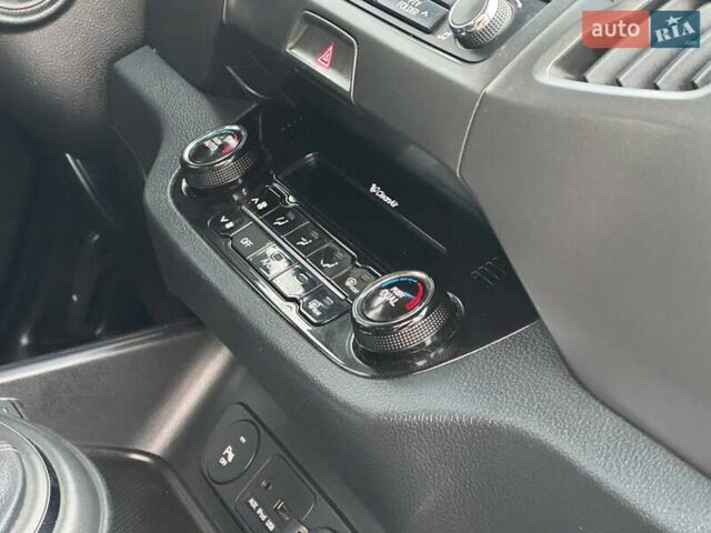 Білий Кіа Sportage, об'ємом двигуна 1.69 л та пробігом 194 тис. км за 10995 $, фото 42 на Automoto.ua