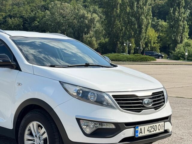 Белый Киа Sportage, объемом двигателя 2 л и пробегом 201 тыс. км за 9000 $, фото 8 на Automoto.ua