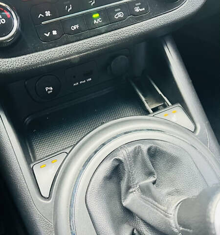 Белый Киа Sportage, объемом двигателя 2 л и пробегом 127 тыс. км за 11900 $, фото 17 на Automoto.ua