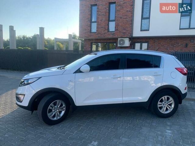 Белый Киа Sportage, объемом двигателя 1.69 л и пробегом 205 тыс. км за 11500 $, фото 2 на Automoto.ua