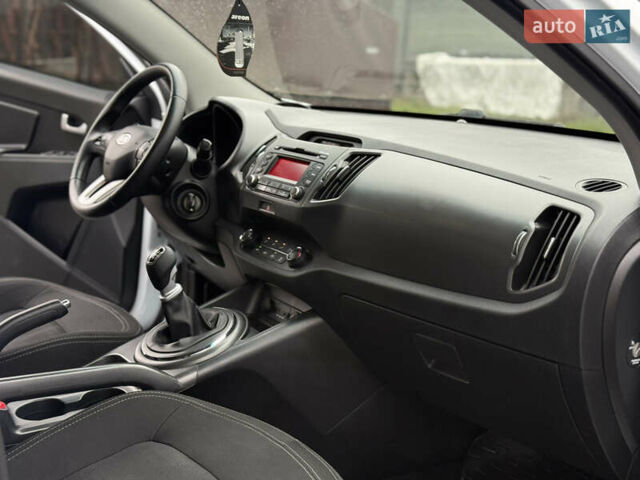Білий Кіа Sportage, об'ємом двигуна 1.7 л та пробігом 98 тис. км за 13950 $, фото 63 на Automoto.ua