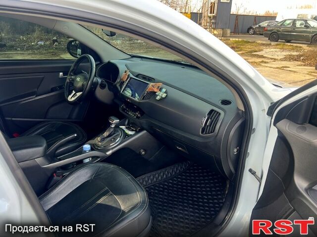 Белый Киа Sportage, объемом двигателя 2 л и пробегом 176 тыс. км за 13600 $, фото 12 на Automoto.ua