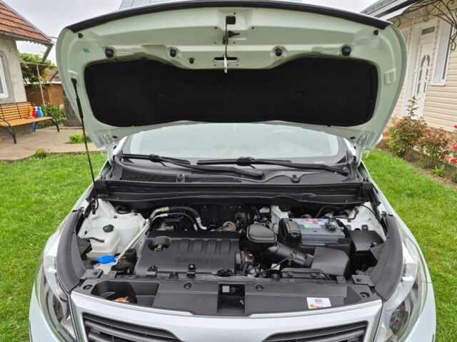 Білий Кіа Sportage, об'ємом двигуна 1.7 л та пробігом 98 тис. км за 13300 $, фото 2 на Automoto.ua