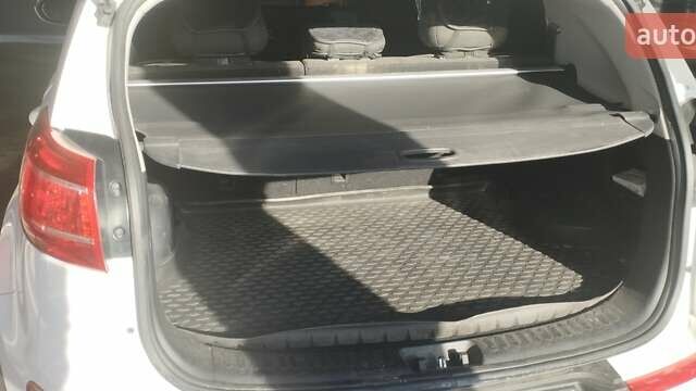 Белый Киа Sportage, объемом двигателя 2.36 л и пробегом 131 тыс. км за 14000 $, фото 23 на Automoto.ua