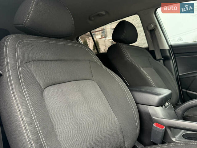 Білий Кіа Sportage, об'ємом двигуна 1.7 л та пробігом 98 тис. км за 13950 $, фото 47 на Automoto.ua