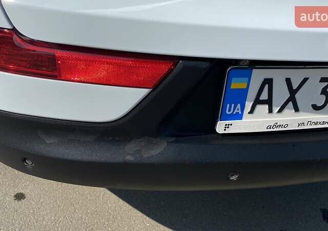 Белый Киа Sportage, объемом двигателя 2 л и пробегом 129 тыс. км за 15000 $, фото 4 на Automoto.ua