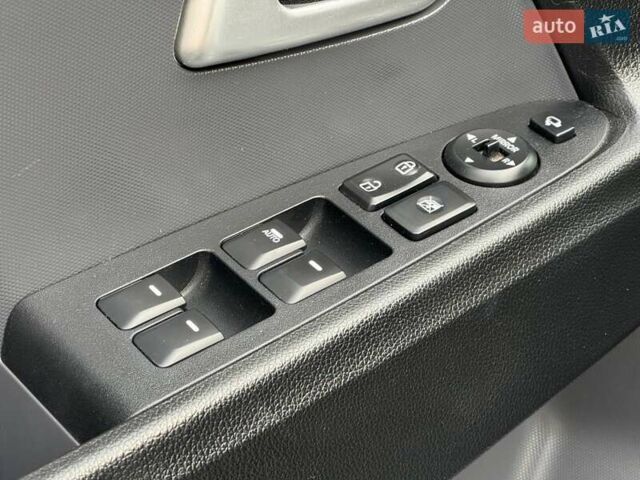 Білий Кіа Sportage, об'ємом двигуна 1.69 л та пробігом 194 тис. км за 10995 $, фото 19 на Automoto.ua