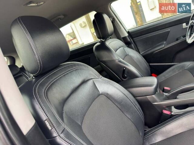 Білий Кіа Sportage, об'ємом двигуна 1.69 л та пробігом 194 тис. км за 10995 $, фото 37 на Automoto.ua