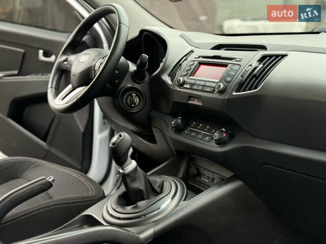 Білий Кіа Sportage, об'ємом двигуна 1.7 л та пробігом 98 тис. км за 13950 $, фото 64 на Automoto.ua