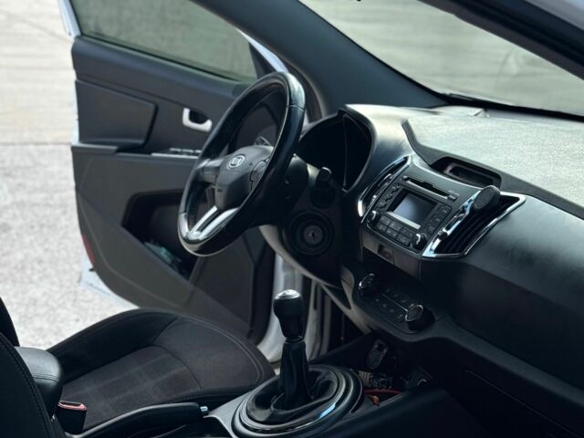 Белый Киа Sportage, объемом двигателя 2 л и пробегом 201 тыс. км за 9000 $, фото 17 на Automoto.ua