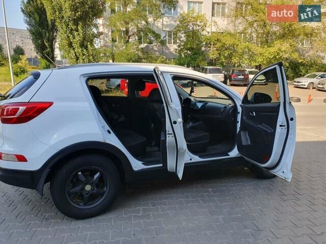 Белый Киа Sportage, объемом двигателя 2 л и пробегом 198 тыс. км за 10500 $, фото 5 на Automoto.ua