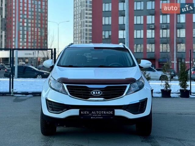 Белый Киа Sportage, объемом двигателя 2.36 л и пробегом 202 тыс. км за 12000 $, фото 2 на Automoto.ua