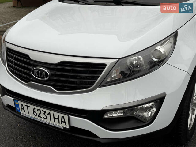 Білий Кіа Sportage, об'ємом двигуна 1.7 л та пробігом 98 тис. км за 13950 $, фото 7 на Automoto.ua
