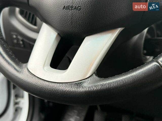 Білий Кіа Sportage, об'ємом двигуна 1.7 л та пробігом 98 тис. км за 13950 $, фото 59 на Automoto.ua