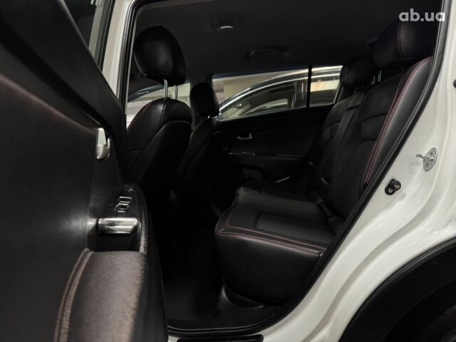 Белый Киа Sportage, объемом двигателя 0 л и пробегом 118 тыс. км за 11500 $, фото 7 на Automoto.ua