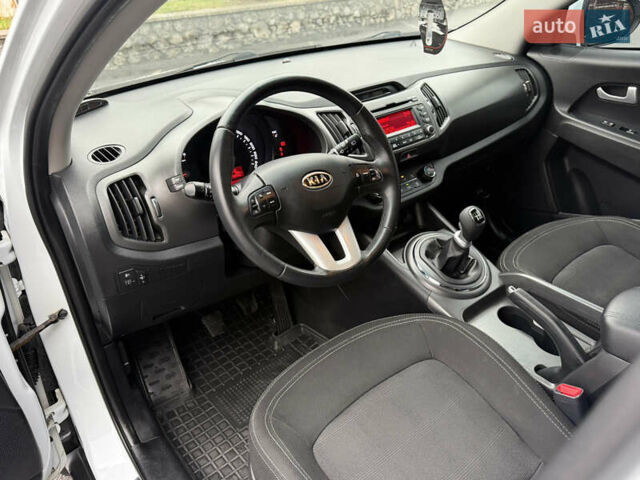 Білий Кіа Sportage, об'ємом двигуна 1.7 л та пробігом 98 тис. км за 13950 $, фото 49 на Automoto.ua