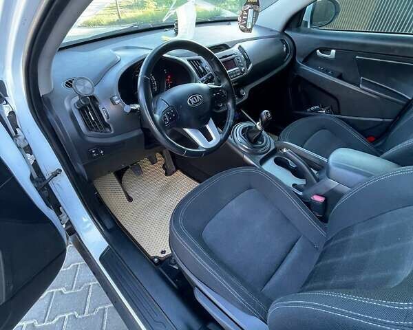 Белый Киа Sportage, объемом двигателя 1.69 л и пробегом 205 тыс. км за 11500 $, фото 11 на Automoto.ua