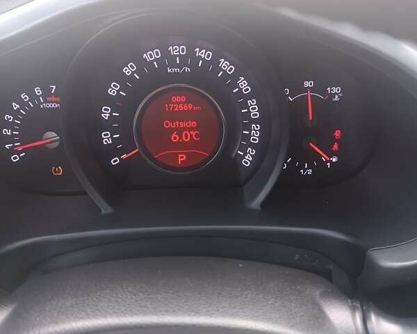 Білий Кіа Sportage, об'ємом двигуна 2 л та пробігом 173 тис. км за 11000 $, фото 2 на Automoto.ua