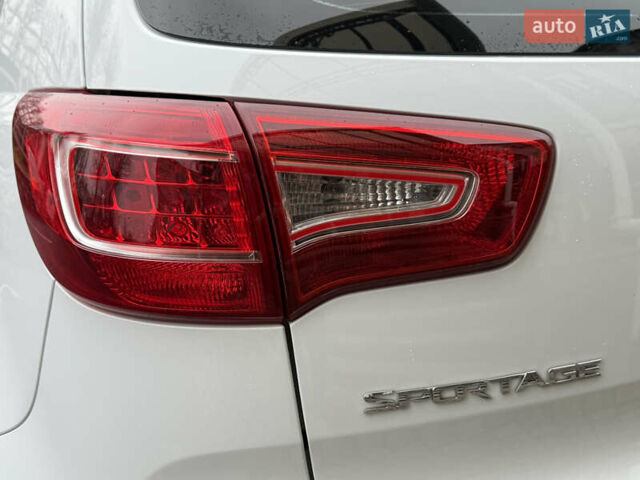 Білий Кіа Sportage, об'ємом двигуна 1.7 л та пробігом 98 тис. км за 13950 $, фото 25 на Automoto.ua