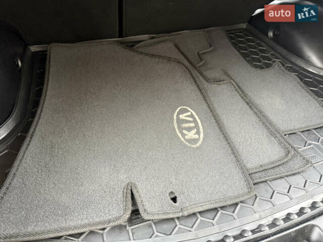 Білий Кіа Sportage, об'ємом двигуна 1.7 л та пробігом 98 тис. км за 13950 $, фото 35 на Automoto.ua