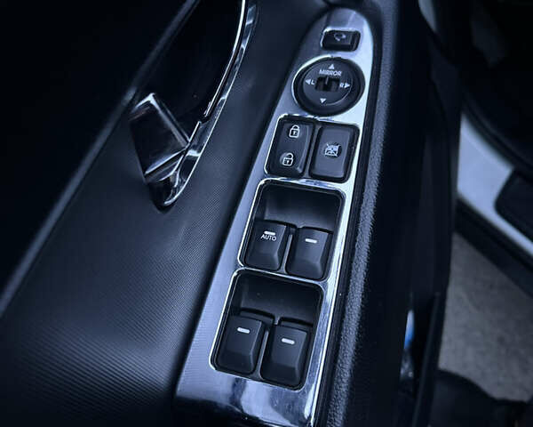 Белый Киа Sportage, объемом двигателя 2 л и пробегом 124 тыс. км за 13500 $, фото 28 на Automoto.ua