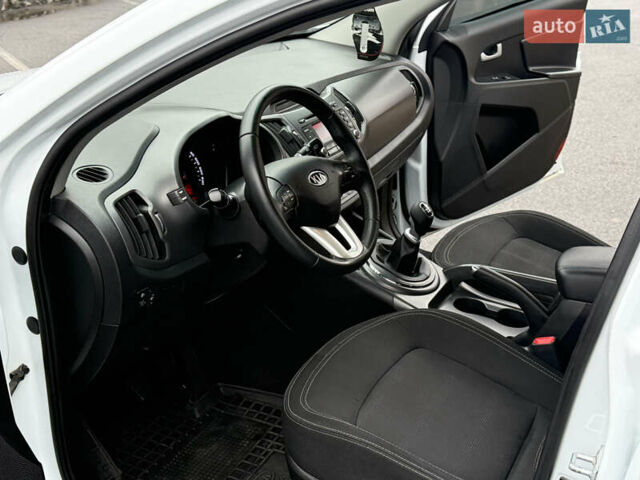 Білий Кіа Sportage, об'ємом двигуна 1.7 л та пробігом 98 тис. км за 13950 $, фото 53 на Automoto.ua