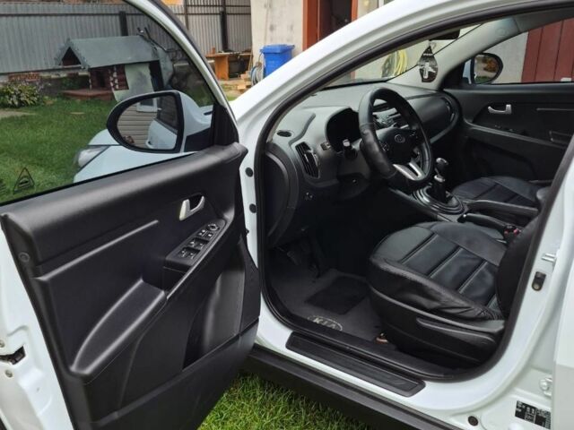 Білий Кіа Sportage, об'ємом двигуна 1.7 л та пробігом 98 тис. км за 13300 $, фото 5 на Automoto.ua