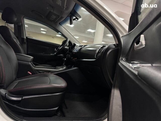 Белый Киа Sportage, объемом двигателя 0 л и пробегом 118 тыс. км за 11500 $, фото 6 на Automoto.ua