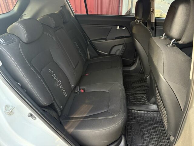 Білий Кіа Sportage, об'ємом двигуна 2 л та пробігом 161 тис. км за 10900 $, фото 21 на Automoto.ua