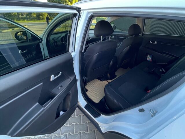 Білий Кіа Sportage, об'ємом двигуна 1.7 л та пробігом 201 тис. км за 11500 $, фото 7 на Automoto.ua