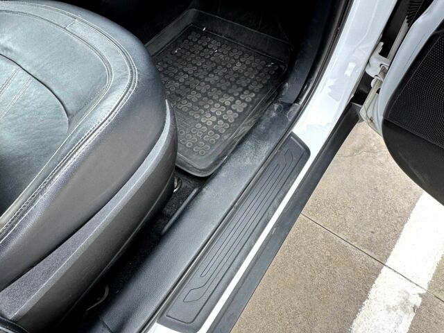 Білий Кіа Sportage, об'ємом двигуна 2 л та пробігом 164 тис. км за 12000 $, фото 4 на Automoto.ua