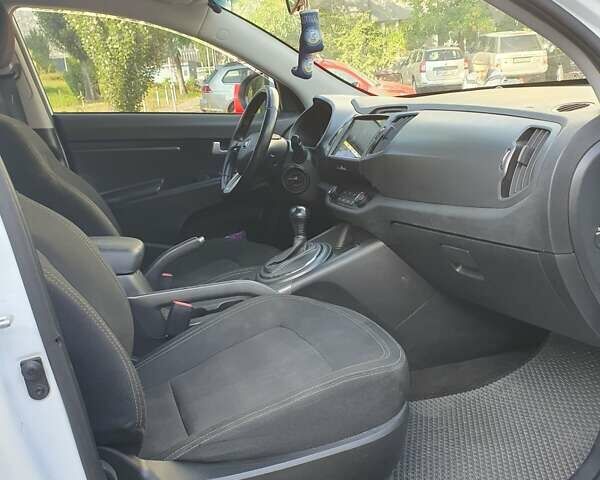 Белый Киа Sportage, объемом двигателя 2 л и пробегом 198 тыс. км за 10500 $, фото 4 на Automoto.ua