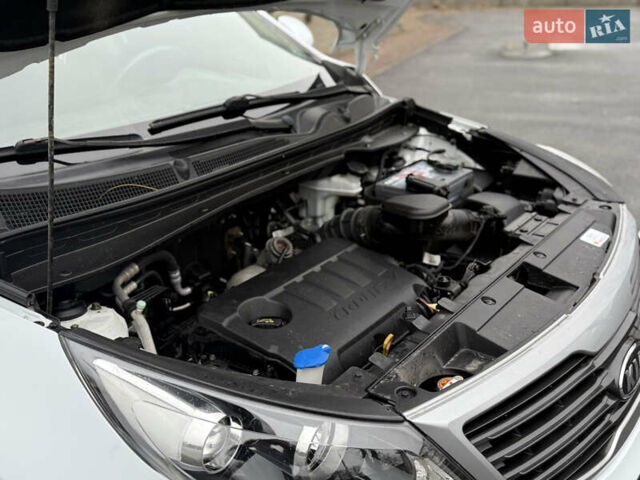 Білий Кіа Sportage, об'ємом двигуна 1.7 л та пробігом 98 тис. км за 13950 $, фото 43 на Automoto.ua