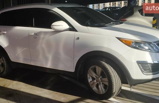 Белый Киа Sportage, объемом двигателя 2.36 л и пробегом 131 тыс. км за 14000 $, фото 3 на Automoto.ua