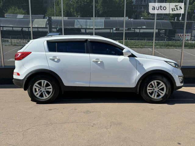 Белый Киа Sportage, объемом двигателя 1.7 л и пробегом 170 тыс. км за 12900 $, фото 3 на Automoto.ua