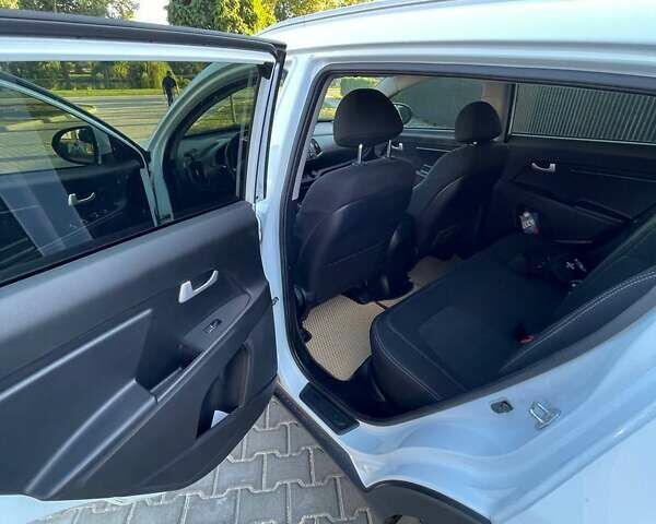 Белый Киа Sportage, объемом двигателя 1.69 л и пробегом 205 тыс. км за 11500 $, фото 12 на Automoto.ua