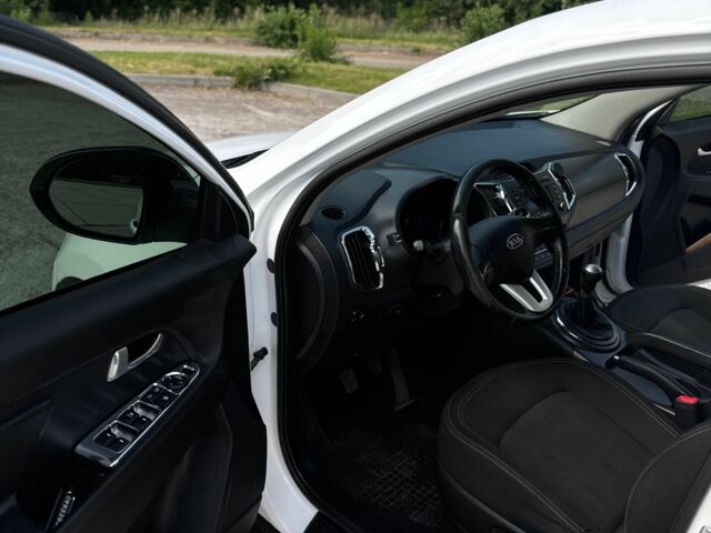 Белый Киа Sportage, объемом двигателя 2 л и пробегом 201 тыс. км за 9000 $, фото 16 на Automoto.ua