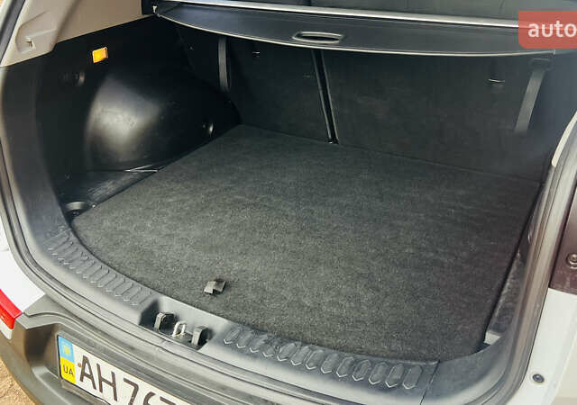 Белый Киа Sportage, объемом двигателя 2 л и пробегом 127 тыс. км за 11900 $, фото 12 на Automoto.ua