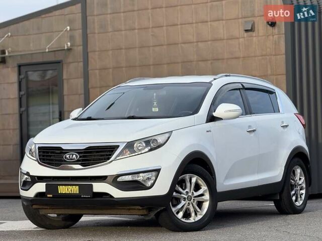 Белый Киа Sportage, объемом двигателя 2 л и пробегом 161 тыс. км за 10900 $, фото 1 на Automoto.ua