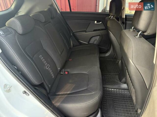 Белый Киа Sportage, объемом двигателя 2 л и пробегом 161 тыс. км за 10900 $, фото 38 на Automoto.ua